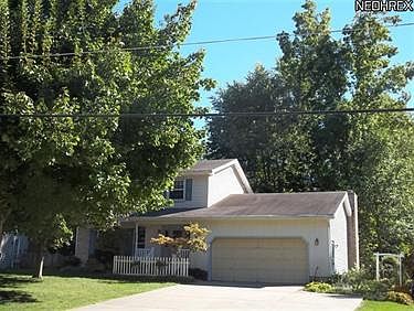 1st image of 79 Green Bay Dr