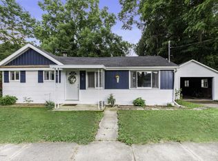 32 Maple St, Galesburg, MI 49053