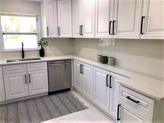 3rd image of 407 Kerry Dr