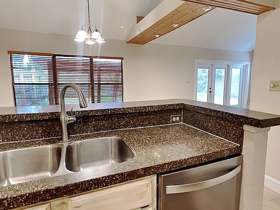 5th image of 3735 Okeechobee Cir