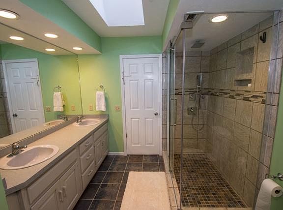 5th image of 1647 Woodfield Ct