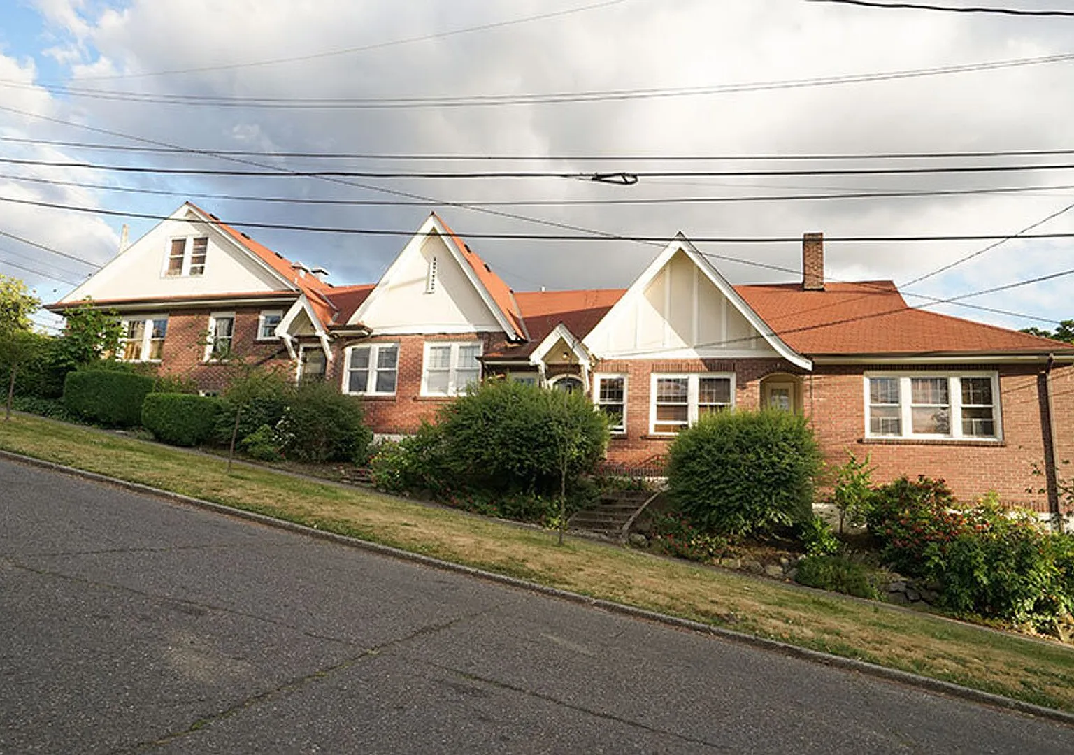 Roanoke Court — Photo 2