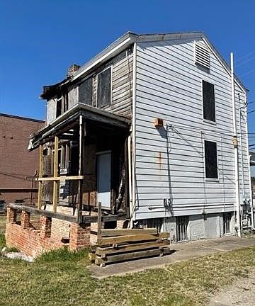 2nd image of 118 W Tabb St