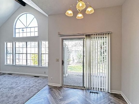 5th image of 129 Cherry Hill Dr APT 15D