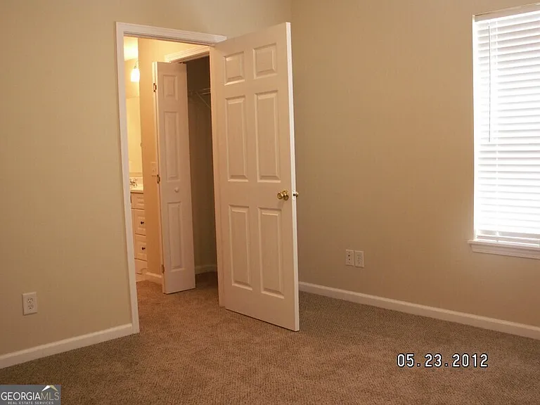 7400 Courtyard Dr — Photo 9