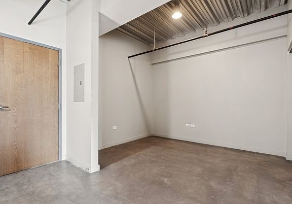 4th image of 1245 N Milwaukee Ave #501