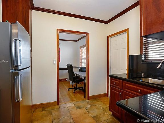 5th image of 637 Zamora Ave