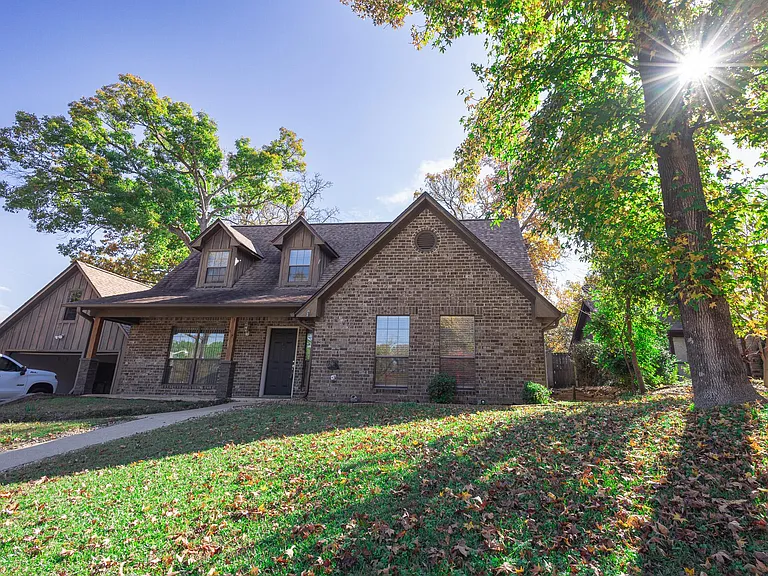 1206 Marigold Ln — Photo 2