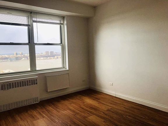 5th image of 747 10th Ave APT 27J