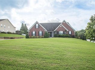 1415 Shiloh Oak Dr, Loganville, GA