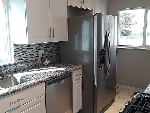 2nd image of 1542 W Hoye Pl