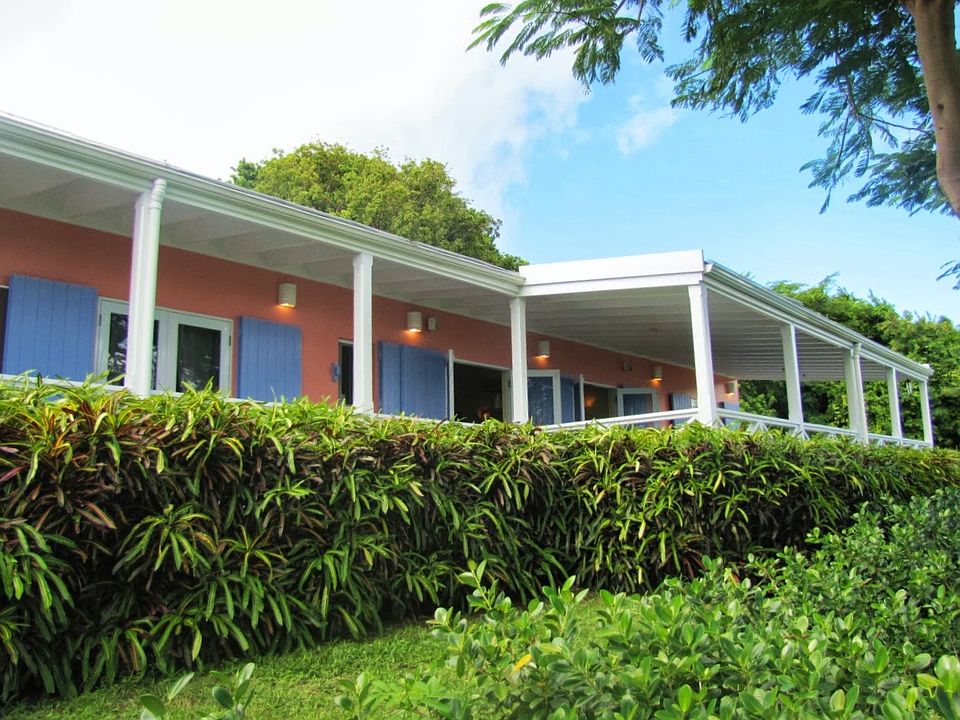 Very Spacious Front Gallery