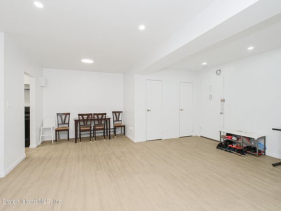 4th image of 1160 Richmond Rd APT 4G