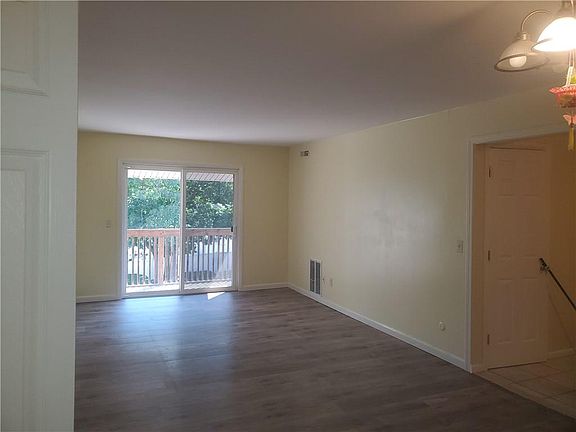 3rd image of 132 Fordson Ave APT 9