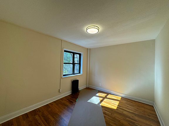 2nd image of 21-25 24th St #2A