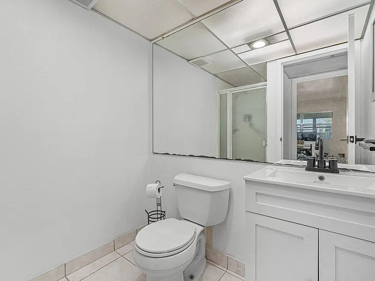 260 Brittany Ave #F — Photo 14