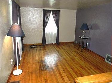 3rd image of 3247 Thornwood Dr