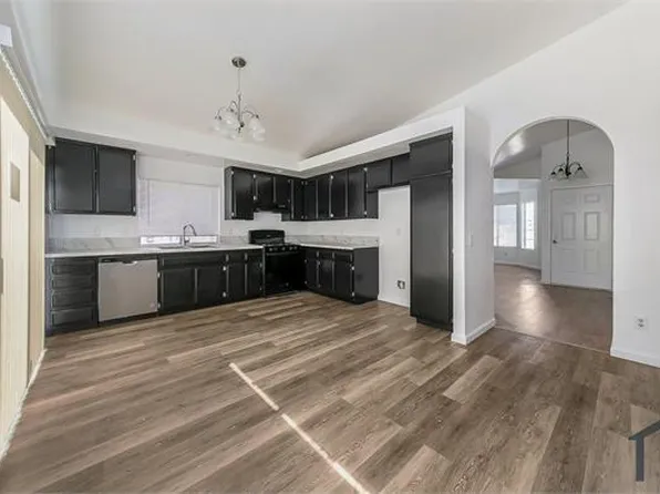1162 E Kettering St, Lancaster, CA 93535