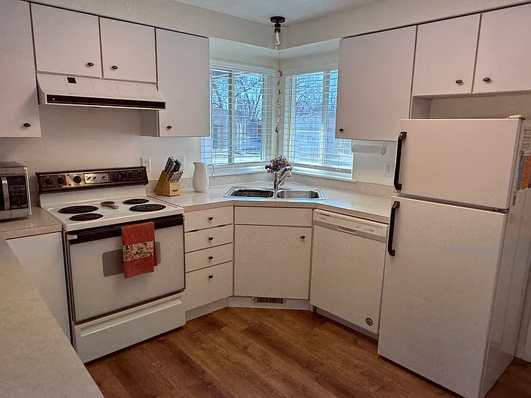 3675 N Collister Dr — Photo 10