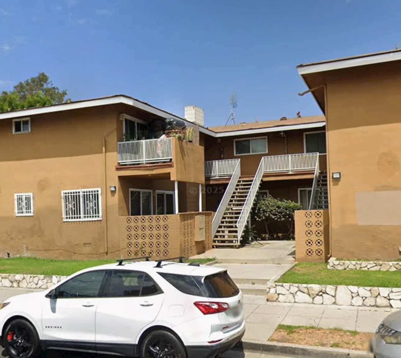 2 bed, 900 sqft, $2,500 — Photo 2