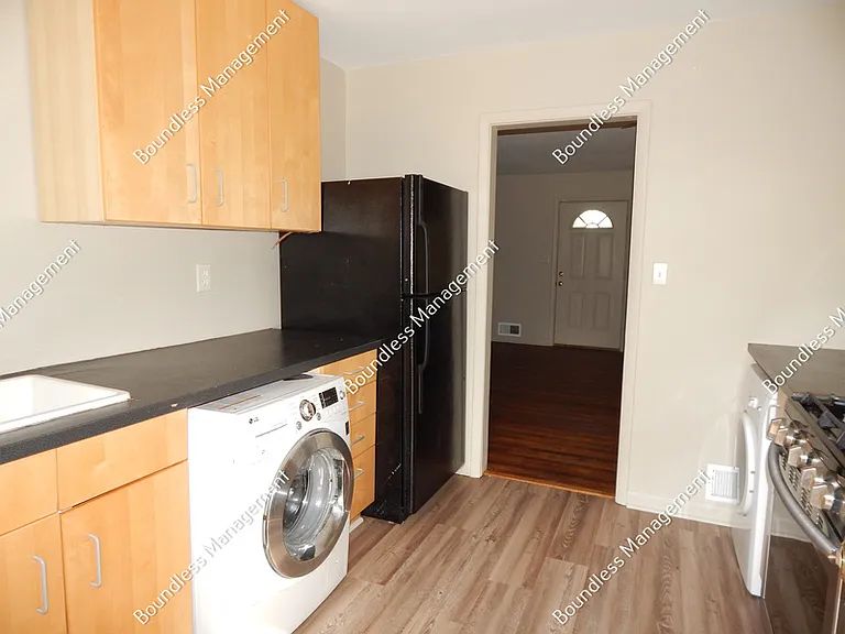 2476B Maple St #B — Photo 8