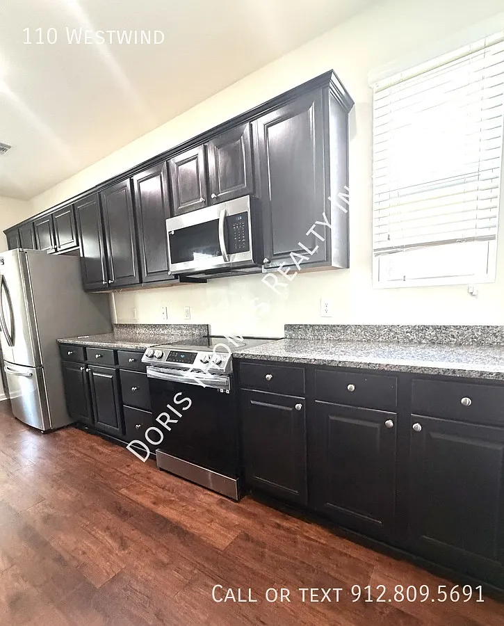 Large Executive Home Pooler GA — Photo 4