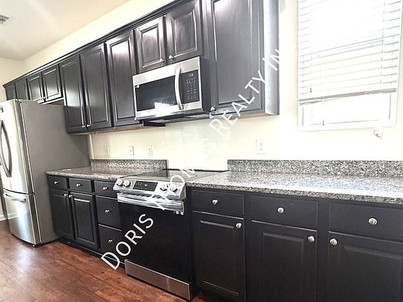 4th image of 110 Westwind Dr