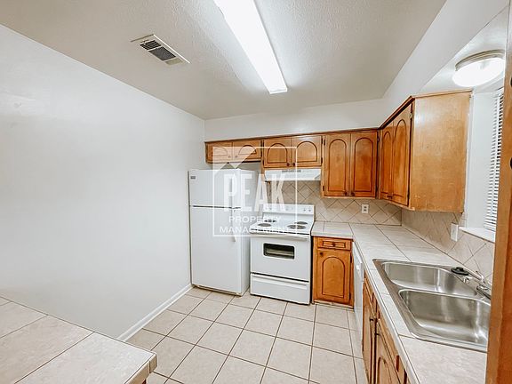 3rd image of 3 Lynwood Dr #19B