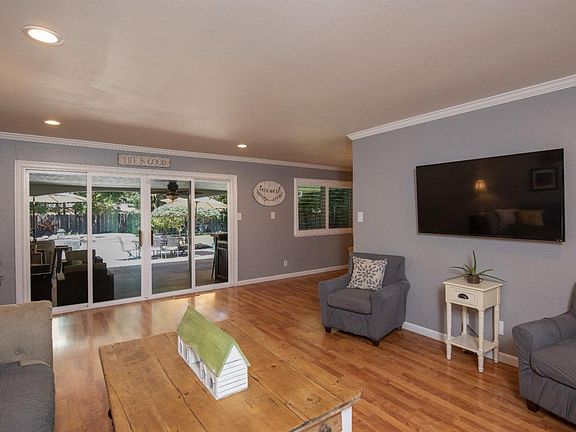2nd image of 2608 Oakhurst Dr