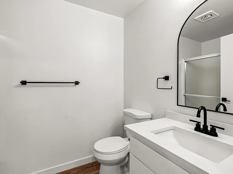 Talent Parkside Apartments — Photo 25
