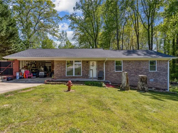 2935 Cowpoke Ln, Gainesville, GA 30507