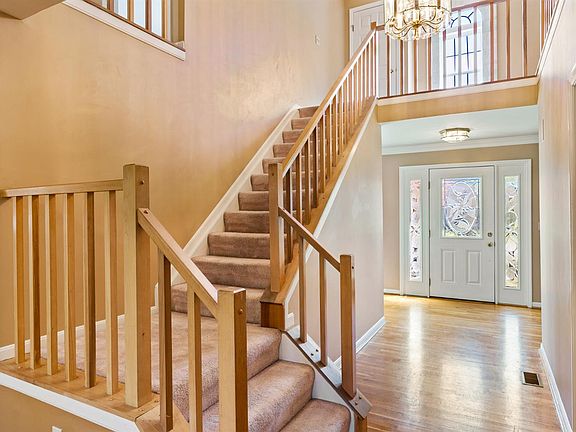 2nd image of 8326 Hambletonian Dr
