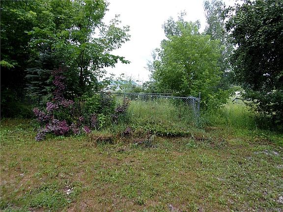 4th image of 189 Rock Island St