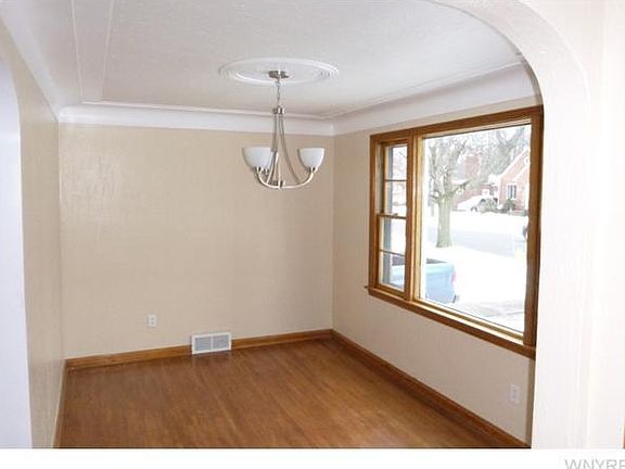 5th image of 49 Chesterfield Dr