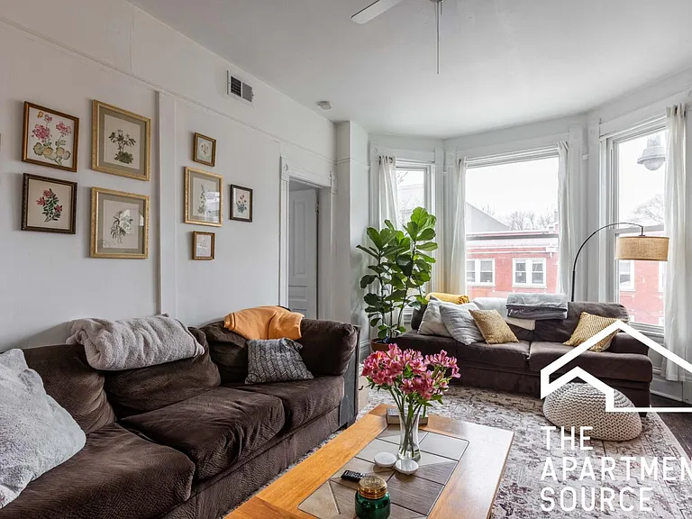 2465 N Lincoln Ave #3 — Photo 2
