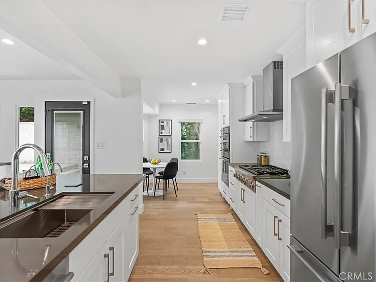 1320 Thayer Ave — Photo 10