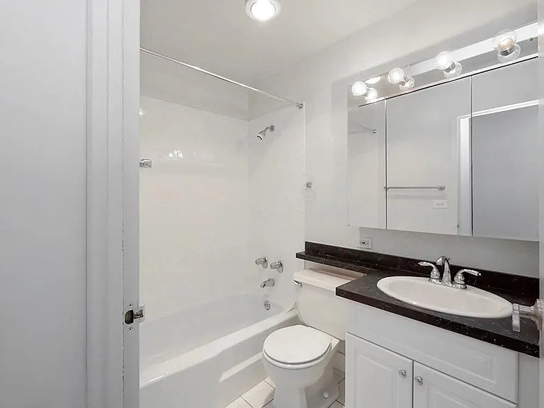 65 East Scott — Photo 36
