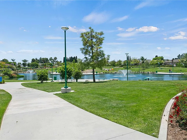 24282 Sunnybrook Cir — Photo 29