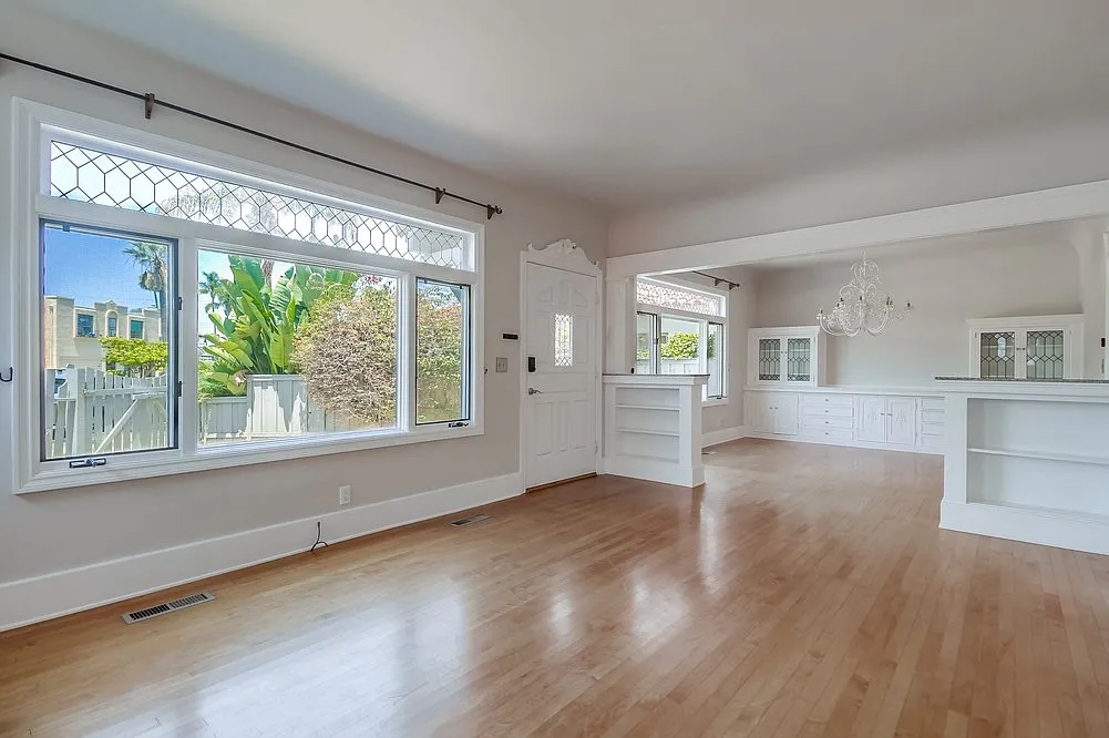 4 bed, 2.5 bath, 2469 sqft, $8,100 — Photo 3