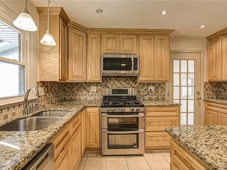 2340 Burch Cir — Photo 4