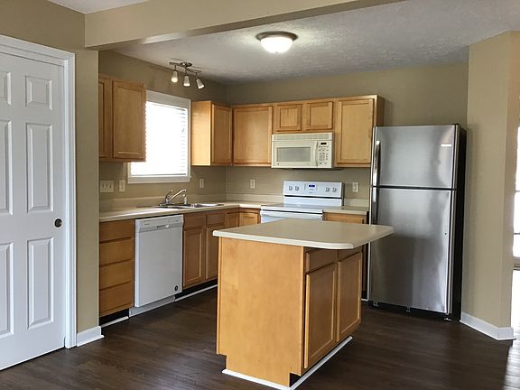 3rd image of 5581 Windsor Ct