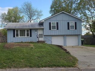 2105 Ridgewood Rd, Harrisonville, MO 64701