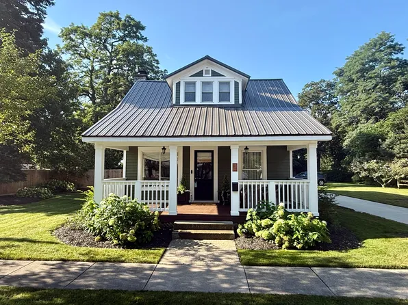 114 Cedar St, Paw Paw, MI 49079