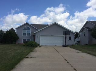 3144 Crestbrooke Dr, Zeeland, MI 49464