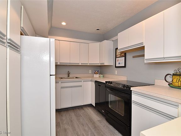 3rd image of 2101 Glouchester Dr