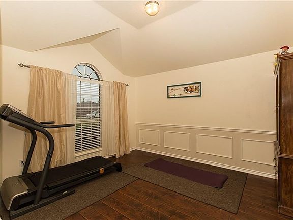 4th image of 3054 Stoney Hollow Ln
