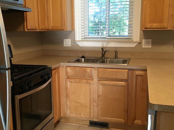 3rd image of 8884 Briarwood Dr