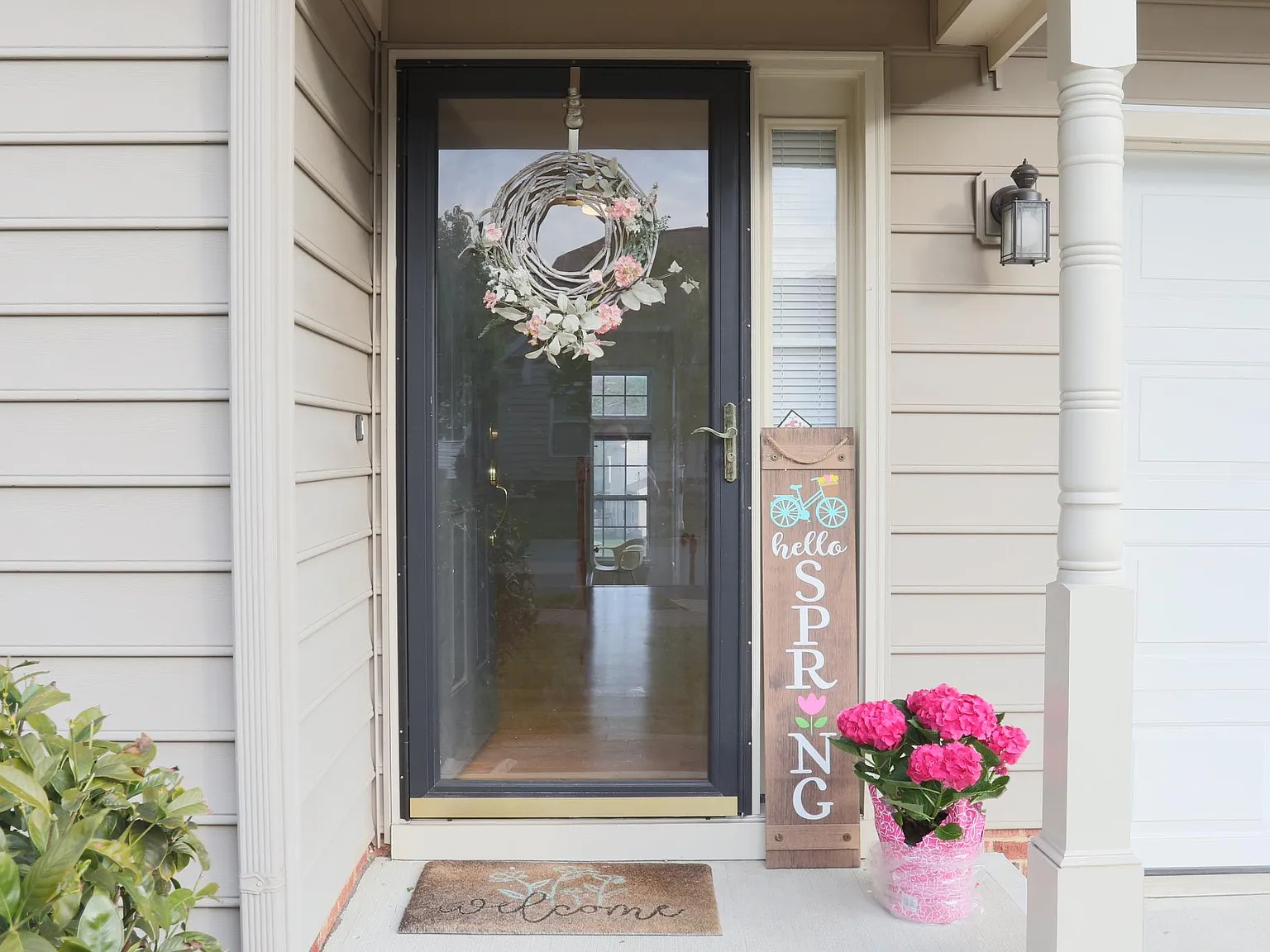 3 bed, 2216 sqft, $2,345 — Photo 2