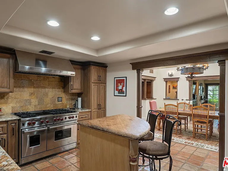 2528 Angelo Dr — Photo 12
