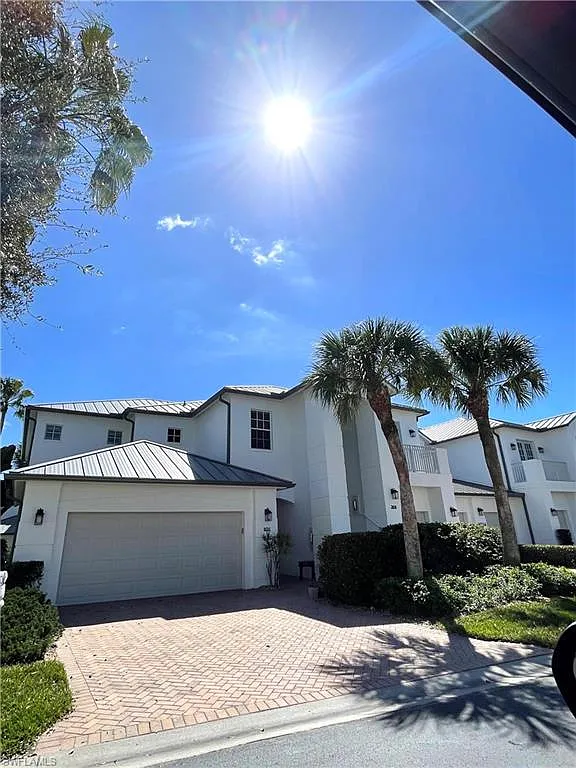 3 bed, 2.5 bath, 2060 sqft, $7,500 — Photo 1